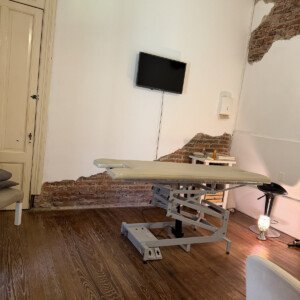 Consultorio de terapias con camilla en Eirá, La Plata